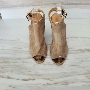 SCHUTZ  LEATHER PEEP TOE